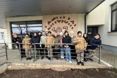 2. un 5. klase piedalās lentīšu locīšanā Kultūrvēstures muzejā (11.11.25.)