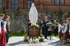 Dievmātes statujas pasvētīšana Rēzeknes Katoļu vidusskolas dārzā (29.05.2015.)