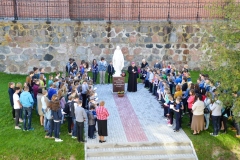 Svētrīts pie Dievmātes statujas skolas pagalmā (09.05.2016