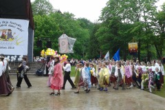 Tautas deju festivāls Latvju bērni danci veda Krāslavā